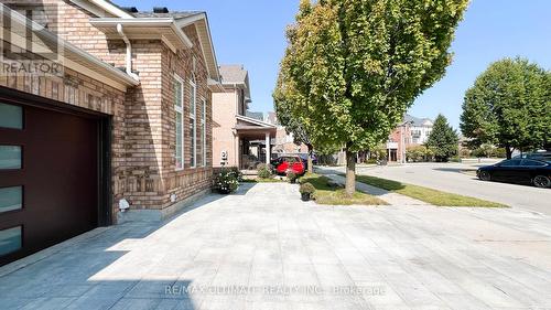 2598 Dashwood Drive, Oakville, ON - Outdoor