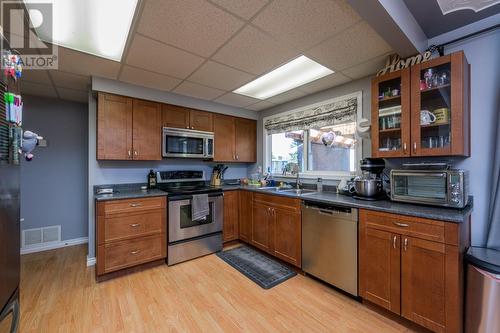 368 Wilson Crescent, Prince George, BC - Indoor Photo Showing Kitchen With Double Sink