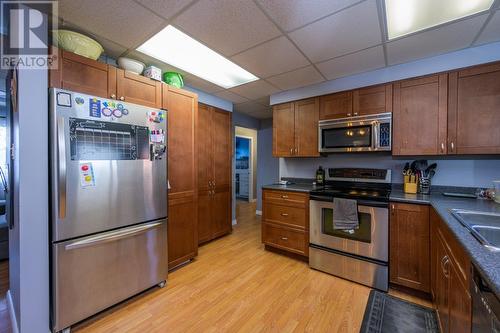 368 Wilson Crescent, Prince George, BC - Indoor Photo Showing Kitchen With Double Sink