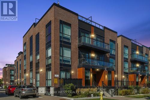 F1101 - 32 Coles Avenue, Vaughan (Vaughan Grove), ON - Outdoor With Facade