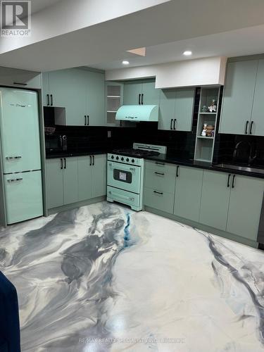 3 Locomotive Crescent, Brampton, ON - Indoor Photo Showing Kitchen