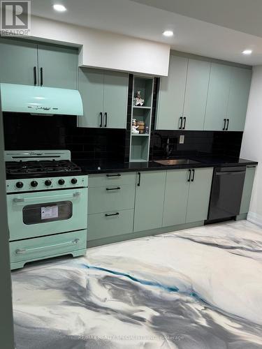 3 Locomotive Crescent, Brampton, ON - Indoor Photo Showing Kitchen