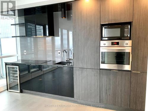 5206 - 70 Temperance Street, Toronto (Bay Street Corridor), ON - Indoor Photo Showing Kitchen With Upgraded Kitchen