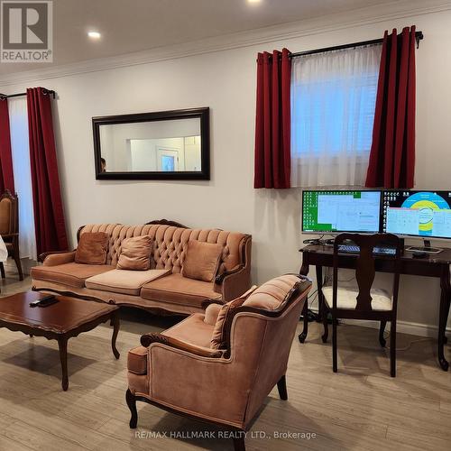 4508 Ryerson Crescent, Niagara Falls, ON - Indoor Photo Showing Living Room