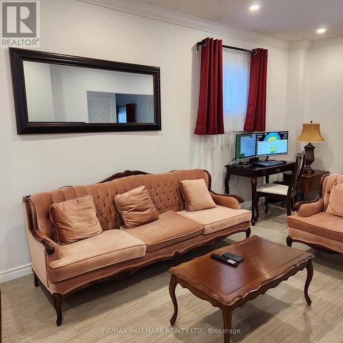 4508 Ryerson Crescent, Niagara Falls, ON - Indoor Photo Showing Living Room