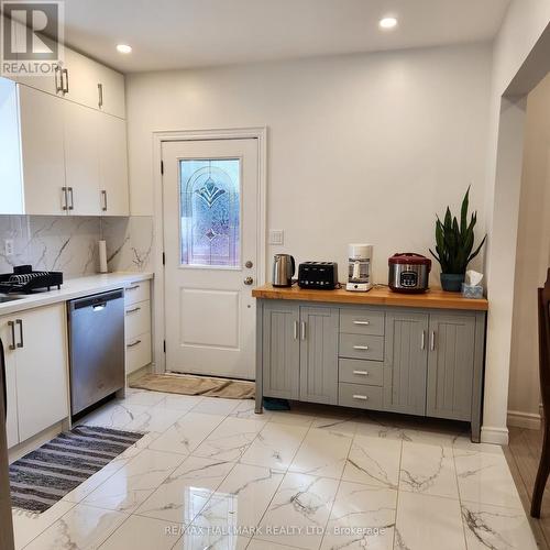 4508 Ryerson Crescent, Niagara Falls, ON - Indoor Photo Showing Kitchen