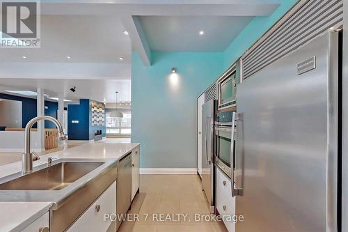 34 Groveland Crescent, Toronto, ON - Indoor Photo Showing Kitchen