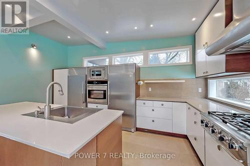 34 Groveland Crescent, Toronto (Parkwoods-Donalda), ON - Indoor Photo Showing Kitchen