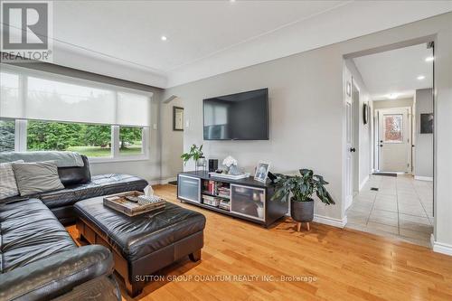 68 Wyngate Avenue, Hamilton, ON - Indoor Photo Showing Living Room