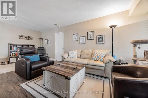 312 - 22 Clarissa Drive, Richmond Hill (Harding), ON - Indoor Photo Showing Living Room