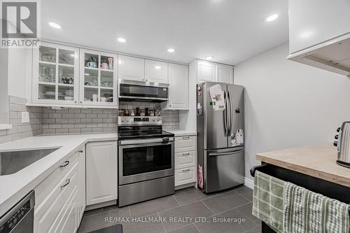 312 - 22 Clarissa Drive, Richmond Hill (Harding), ON - Indoor Photo Showing Kitchen