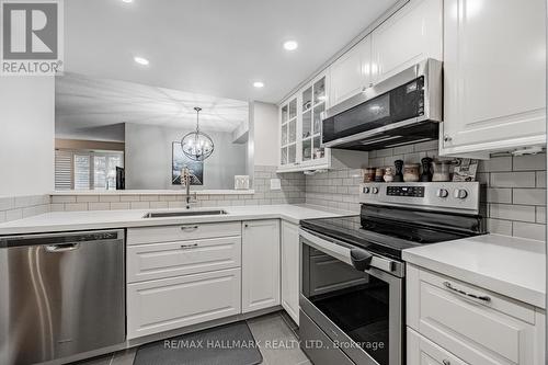 312 - 22 Clarissa Drive, Richmond Hill (Harding), ON - Indoor Photo Showing Kitchen With Upgraded Kitchen