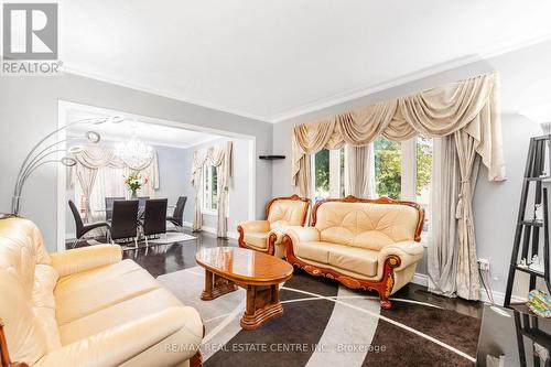 295 Morningmist Street, Brampton (Sandringham-Wellington), ON - Indoor Photo Showing Living Room