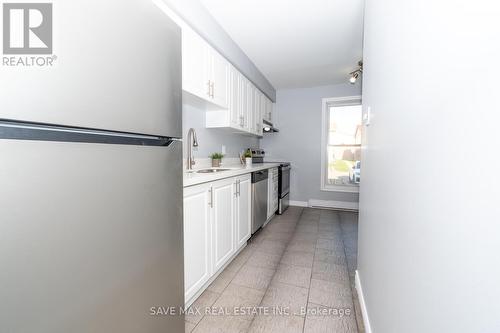 130 - 51 Sholto Drive, London, ON - Indoor Photo Showing Kitchen