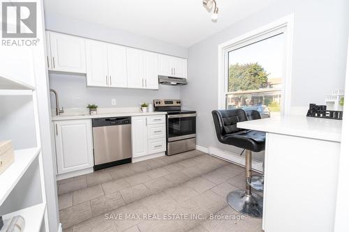 130 - 51 Sholto Drive, London, ON - Indoor Photo Showing Kitchen