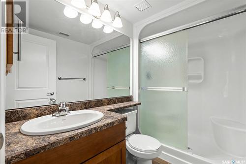 903 902 Spadina Crescent E, Saskatoon, SK - Indoor Photo Showing Bathroom