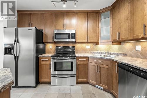 903 902 Spadina Crescent E, Saskatoon, SK - Indoor Photo Showing Kitchen