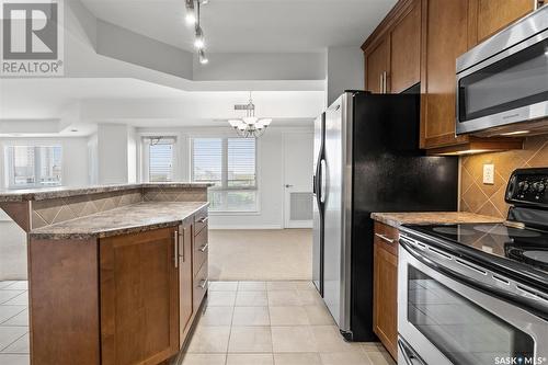 903 902 Spadina Crescent E, Saskatoon, SK - Indoor Photo Showing Kitchen