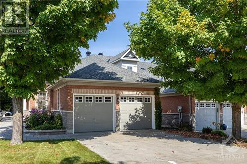 2 car garage end unit freehold! - 93 Kinmount Private, Ottawa, ON - Outdoor