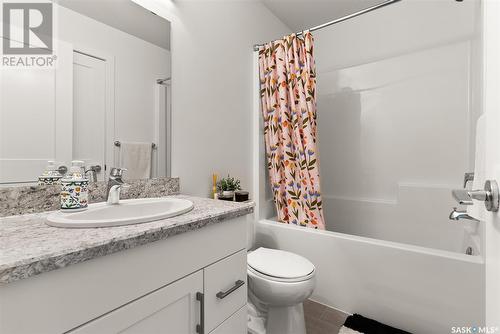 5660 Prefontaine Avenue, Regina, SK - Indoor Photo Showing Bathroom