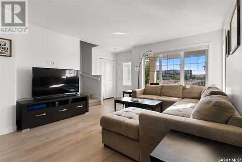 5660 Prefontaine Avenue, Regina, SK - Indoor Photo Showing Living Room