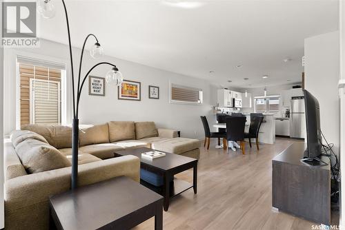 5660 Prefontaine Avenue, Regina, SK - Indoor Photo Showing Living Room