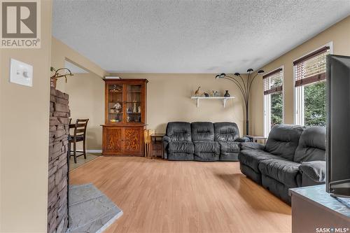 39 Peeling Avenue, Saskatoon, SK - Indoor Photo Showing Living Room