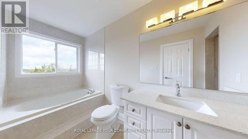 129 Primeau Drive, Aurora, ON - Indoor Photo Showing Bathroom