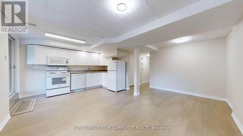 129 Primeau Drive, Aurora, ON - Indoor Photo Showing Kitchen