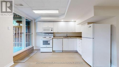 129 Primeau Drive, Aurora, ON - Indoor Photo Showing Kitchen