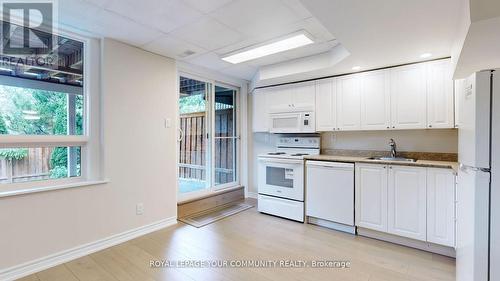 129 Primeau Drive, Aurora, ON - Indoor Photo Showing Kitchen