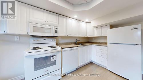 129 Primeau Drive, Aurora, ON - Indoor Photo Showing Kitchen