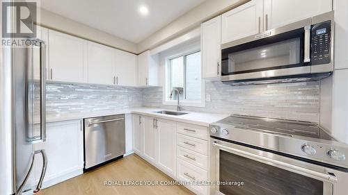 129 Primeau Drive, Aurora, ON - Indoor Photo Showing Kitchen With Stainless Steel Kitchen With Upgraded Kitchen