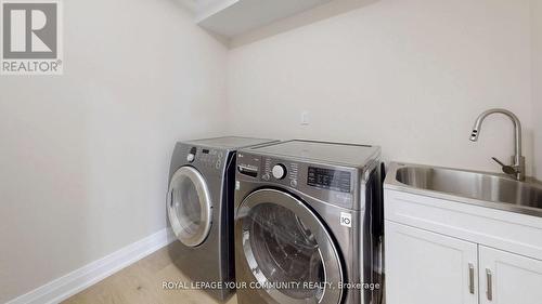 129 Primeau Drive, Aurora, ON - Indoor Photo Showing Laundry Room