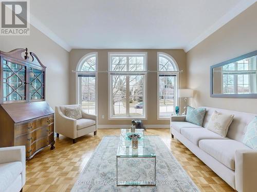 1 Kootenay Ridge, Vaughan, ON - Indoor Photo Showing Living Room