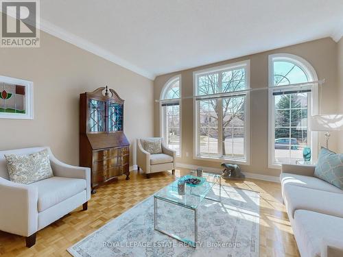 1 Kootenay Ridge, Vaughan, ON - Indoor Photo Showing Living Room