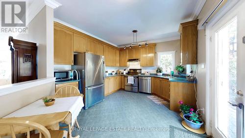 1 Kootenay Ridge, Vaughan, ON - Indoor Photo Showing Kitchen