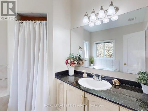 1 Kootenay Ridge, Vaughan, ON - Indoor Photo Showing Bathroom