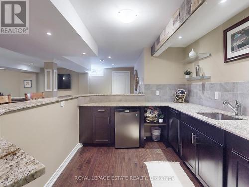 1 Kootenay Ridge, Vaughan, ON - Indoor Photo Showing Kitchen