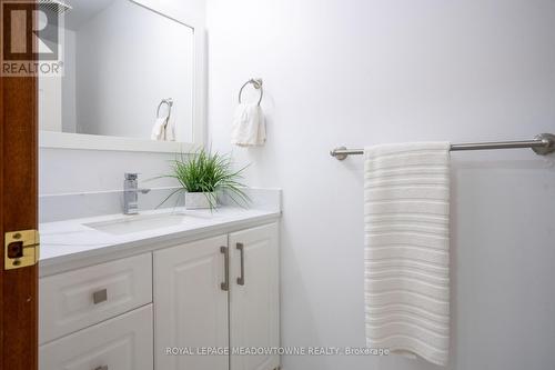 #2 - 700 Champlain Boulevard, Cambridge, ON - Indoor Photo Showing Bathroom