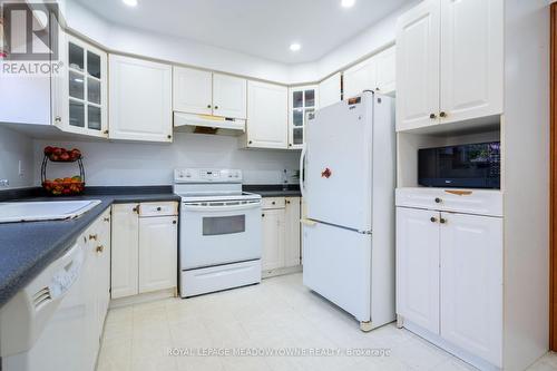 #2 - 700 Champlain Boulevard, Cambridge, ON - Indoor Photo Showing Kitchen