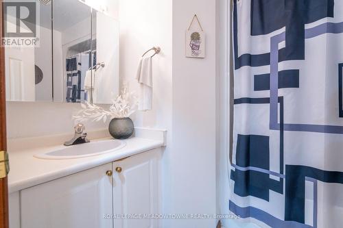 #2 - 700 Champlain Boulevard, Cambridge, ON - Indoor Photo Showing Bathroom