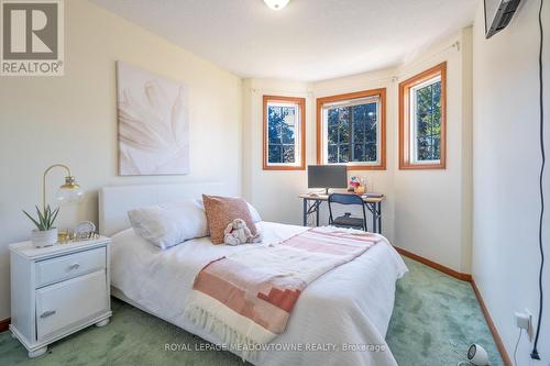 #2 - 700 Champlain Boulevard, Cambridge, ON - Indoor Photo Showing Bedroom