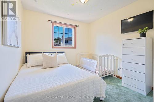 #2 - 700 Champlain Boulevard, Cambridge, ON - Indoor Photo Showing Bedroom