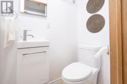 #2 - 700 Champlain Boulevard, Cambridge, ON - Indoor Photo Showing Bathroom