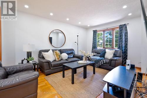 #2 - 700 Champlain Boulevard, Cambridge, ON - Indoor Photo Showing Living Room