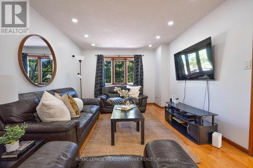 #2 - 700 Champlain Boulevard, Cambridge, ON - Indoor Photo Showing Living Room