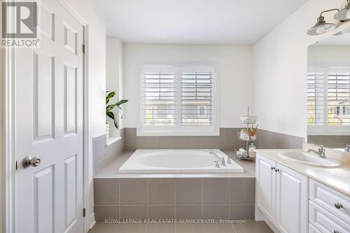 2037 Trawden Way, Oakville, ON - Indoor Photo Showing Bathroom