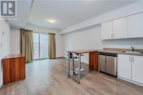 207 - 321 Spruce Street, Waterloo, ON - Indoor Photo Showing Kitchen