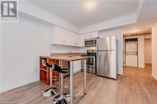 207 - 321 Spruce Street, Waterloo, ON - Indoor Photo Showing Kitchen